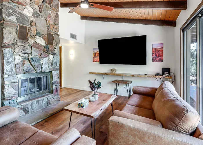Hot Tub & Mountain Views: Spacious In Sedona