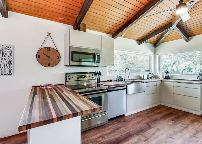 Hot Tub & Mountain Views: Spacious In Sedona
