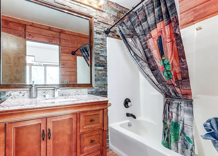 Сasa de vacaciones Hot Tub & Mountain Views: Spacious In