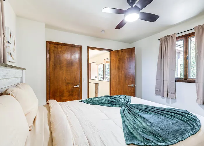 Hot Tub & Mountain Views: Spacious In Сasa de vacaciones *