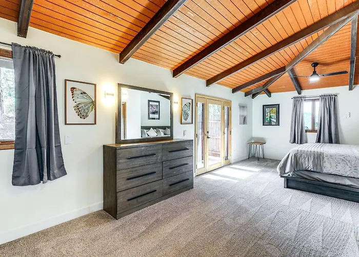 Hot Tub & Mountain Views: Spacious In *