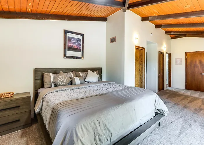 Сasa de vacaciones Hot Tub & Mountain Views: Spacious In *